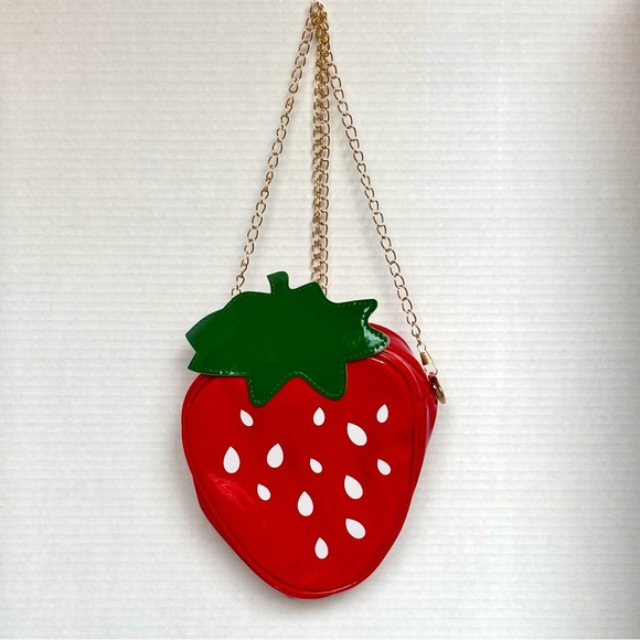 Strawberry Design chain crossbody bag - Picture 1 of 9